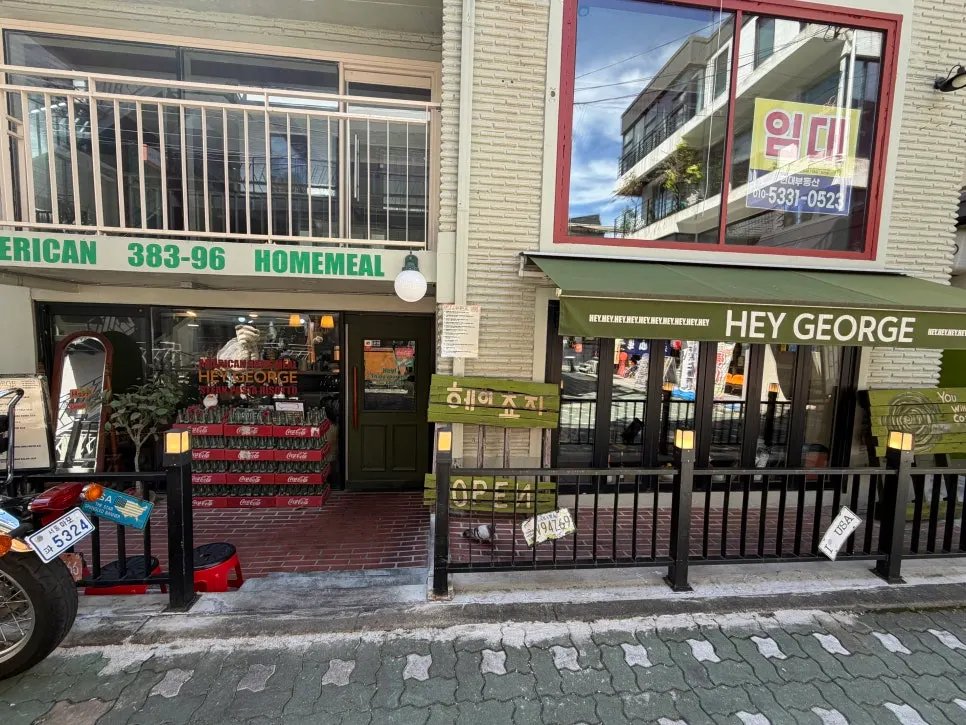 Yeonnam-dong alley from Hongik University Station toward Hey Joji