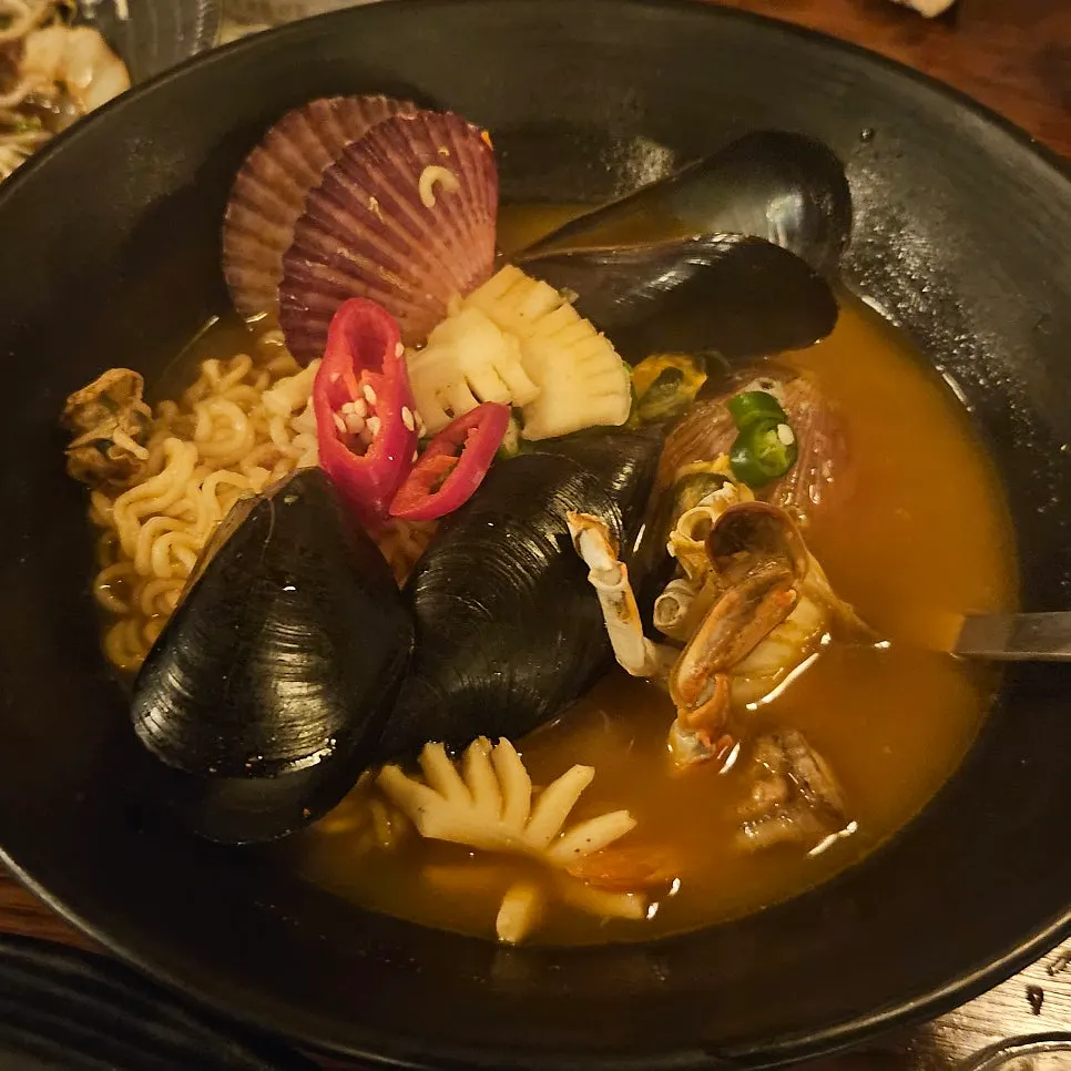 Spicy seafood ramyeon at Ijillirya Yeonnam
