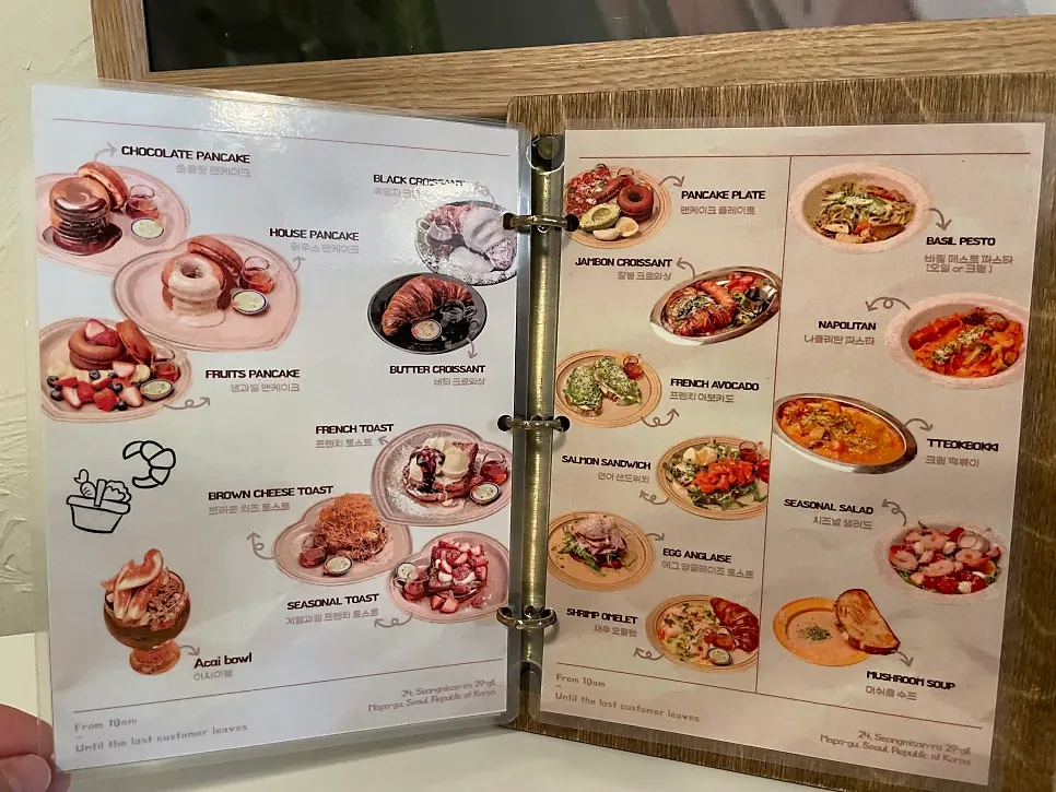 写真が載ったジェムジェムのブランチメニュー表