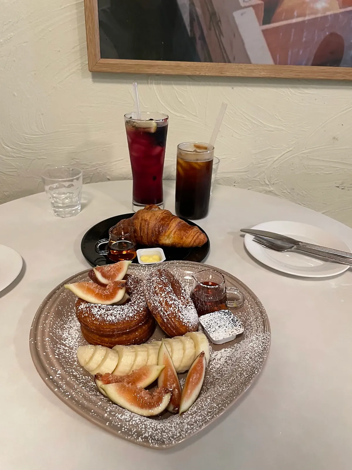 生イチジクを乗せたジェムジェムの生フルーツパンケーキ