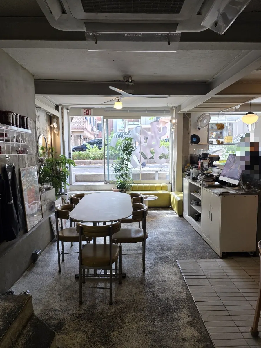 Jam Jam's cozy indoor seating