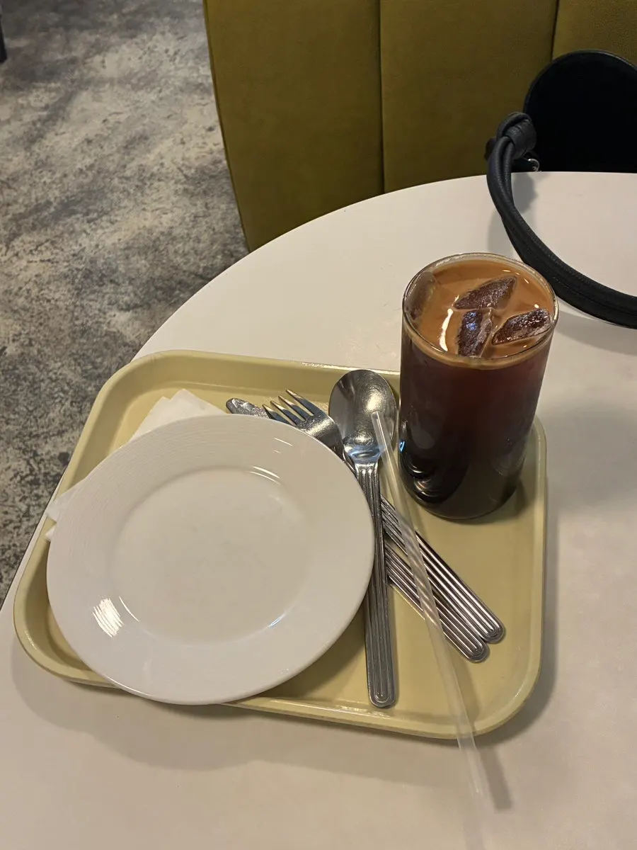 혼자 차린 잼잼 브런치 테이블