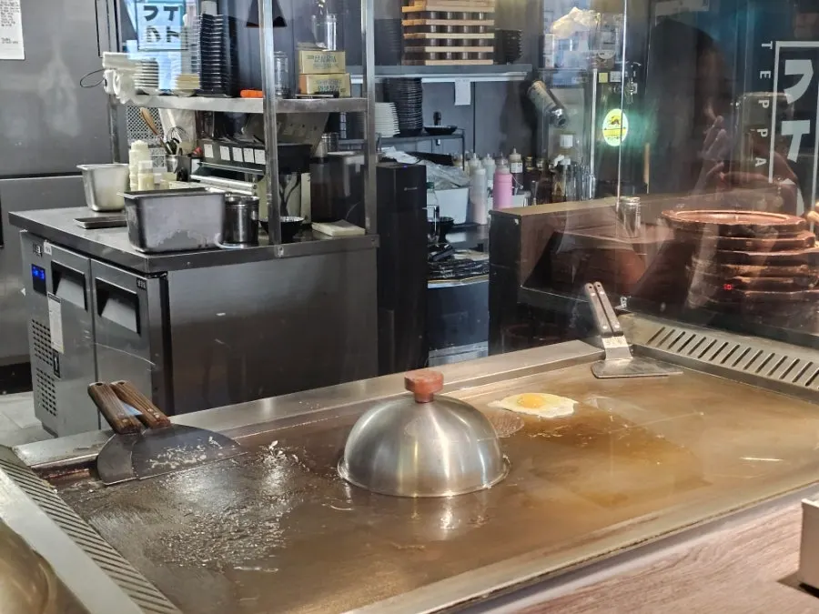 Teppan cooking in the open kitchen