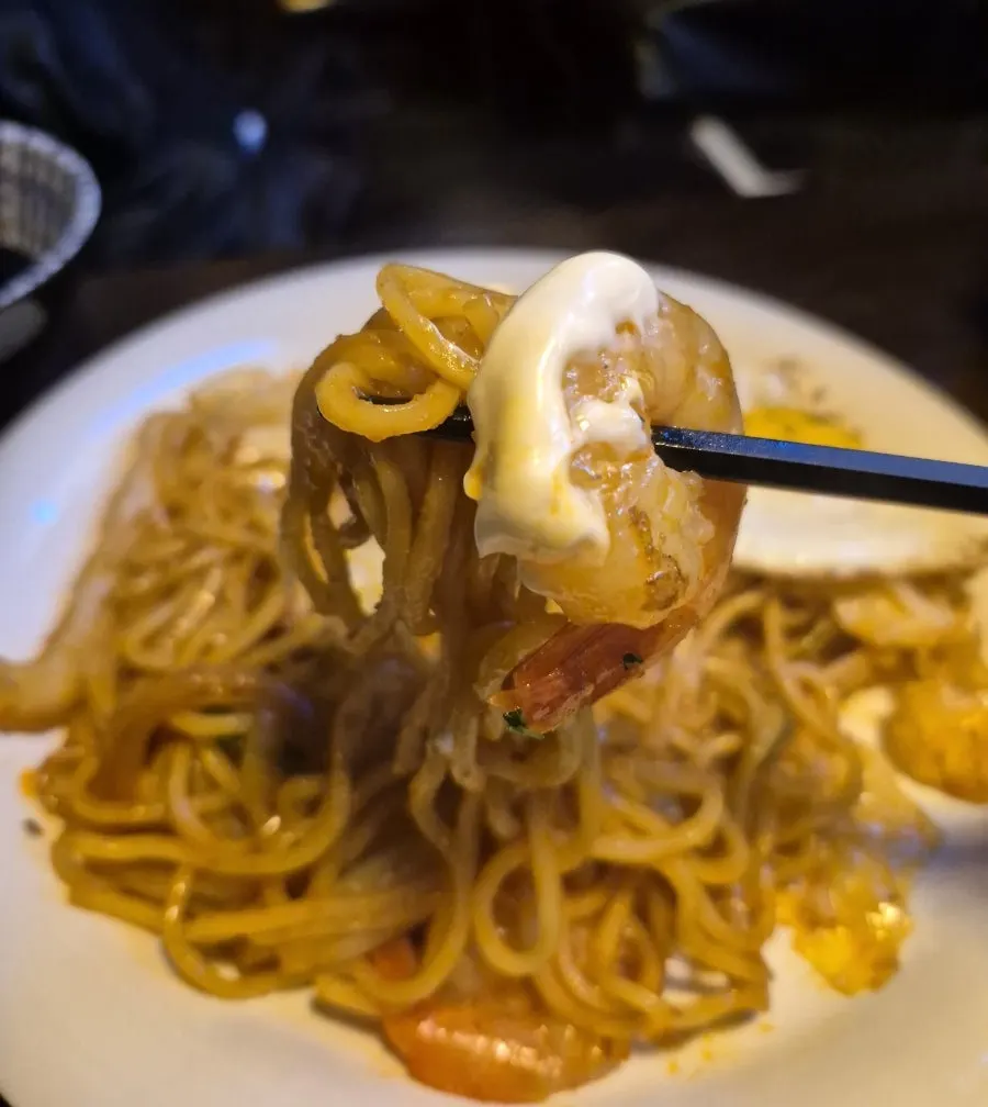 A plate of karai yakisoba