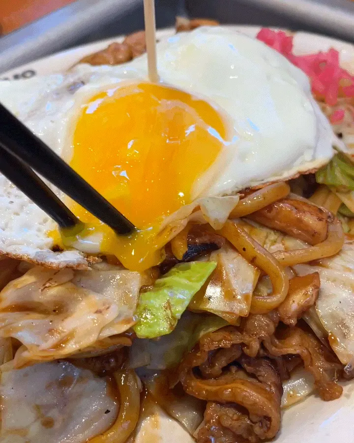 特製ソースが絡んだJojo焼きそば