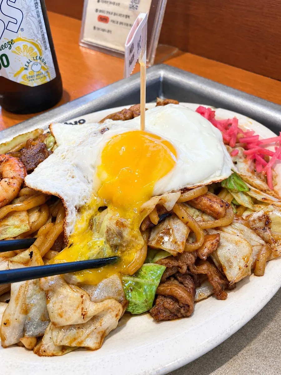 香ばしく炒めた弾力のある焼きそば麺