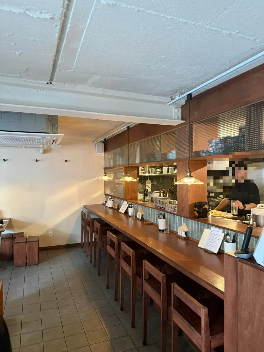 Bar counter inside Jongno Donburi Yeonnam