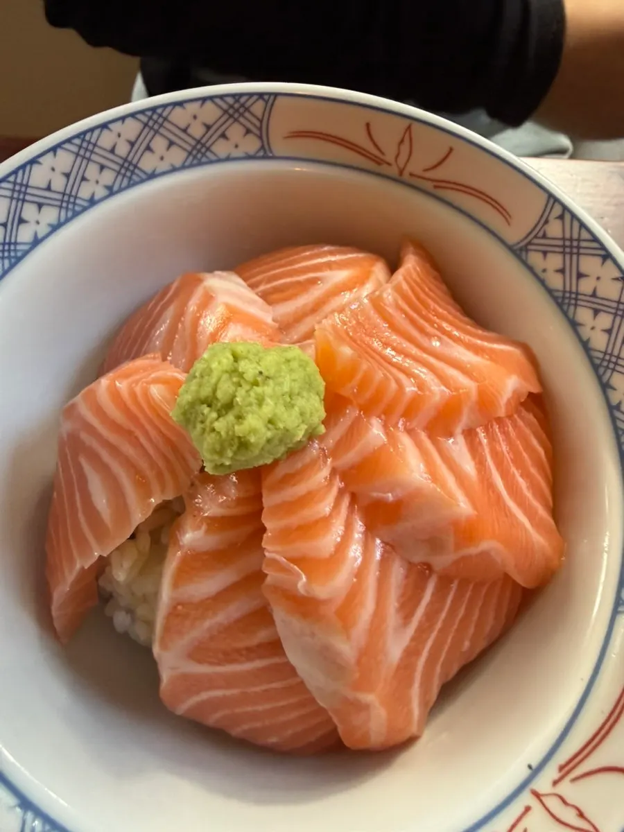 Salmon don topped with salmon