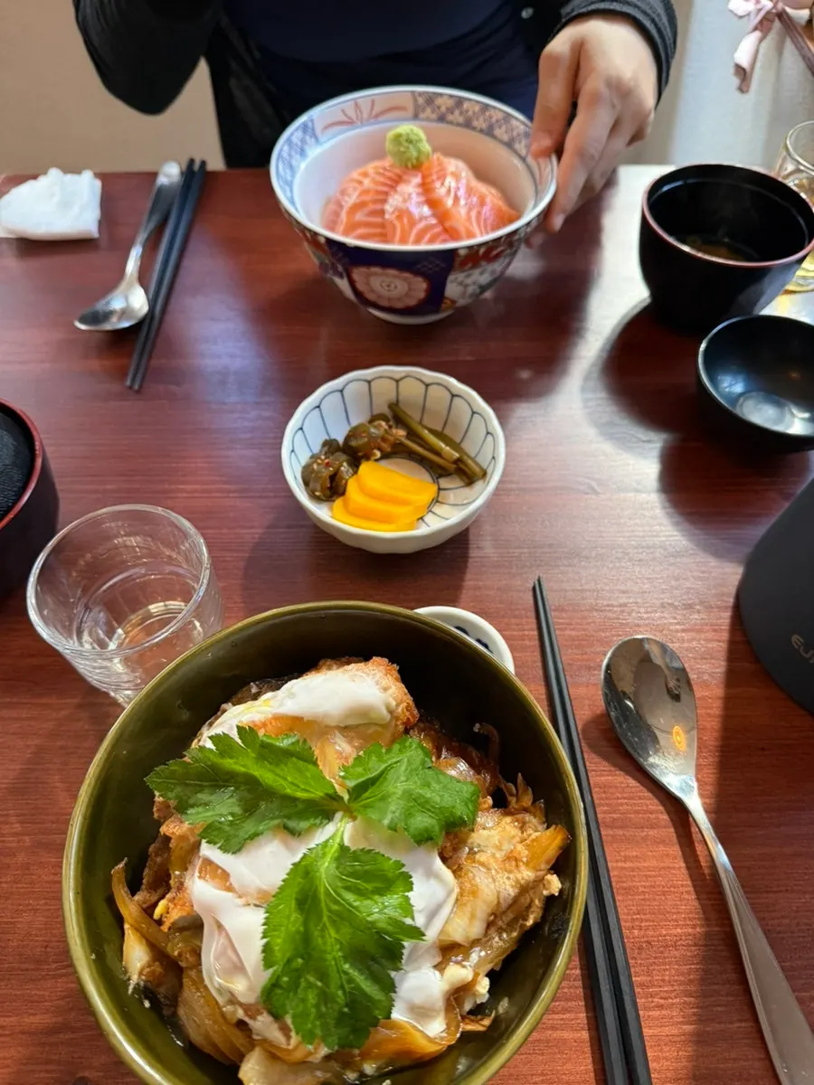 Salmon don served with wasabi