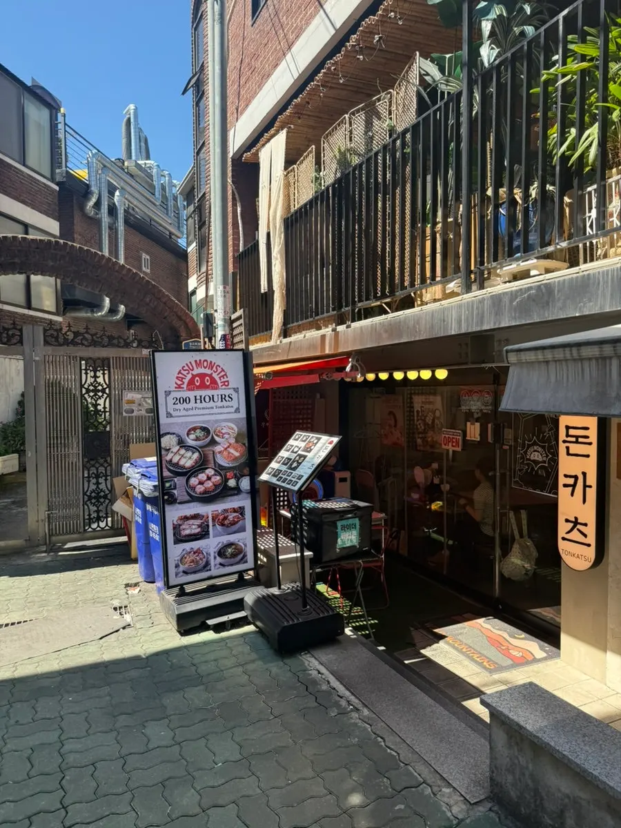Entrance of Katsu Monster Yeonnam Main Branch in Yeonnam-dong