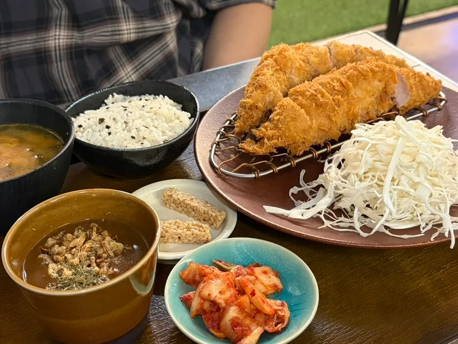 Generously sized fillet katsu on its serving tray