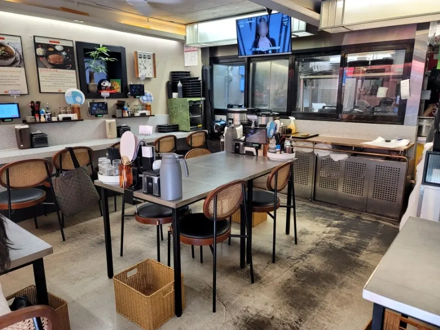 Interior of the restaurant, mostly 2-top and solo seats