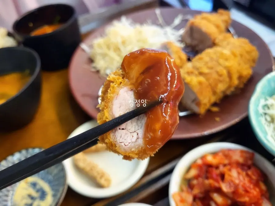 부드러운 단면이 보이는 히레카츠