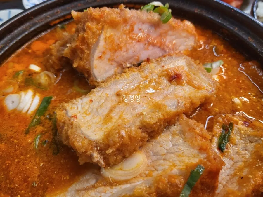 식사를 마친 카츠몬스터 연남본점 테이블