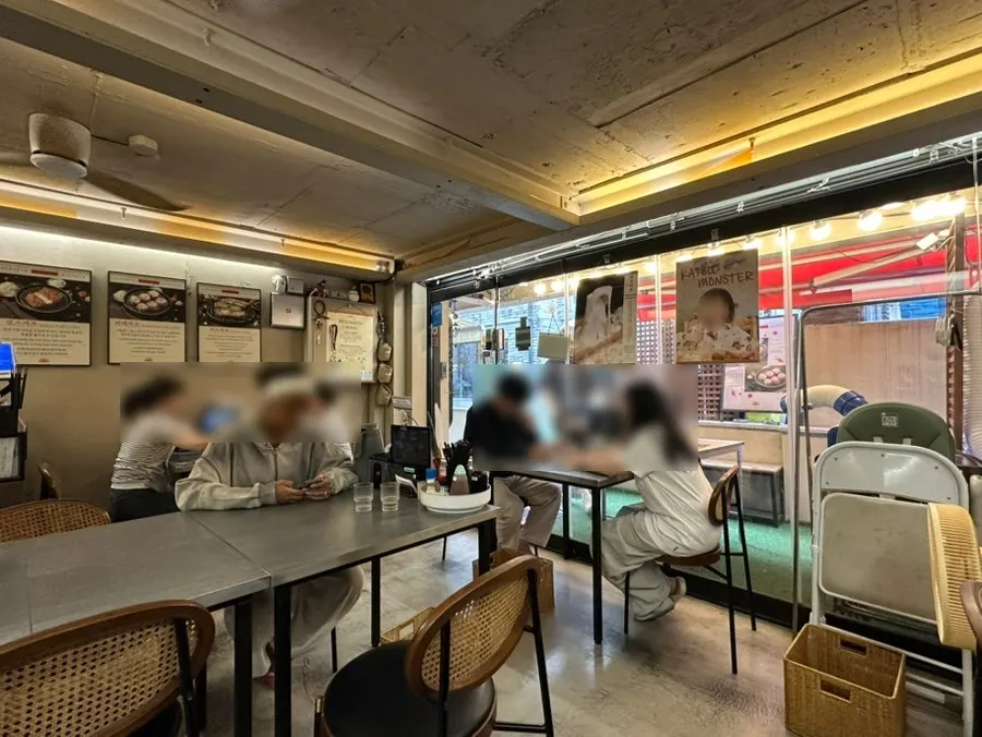 카츠몬스터 연남본점 매장 내부