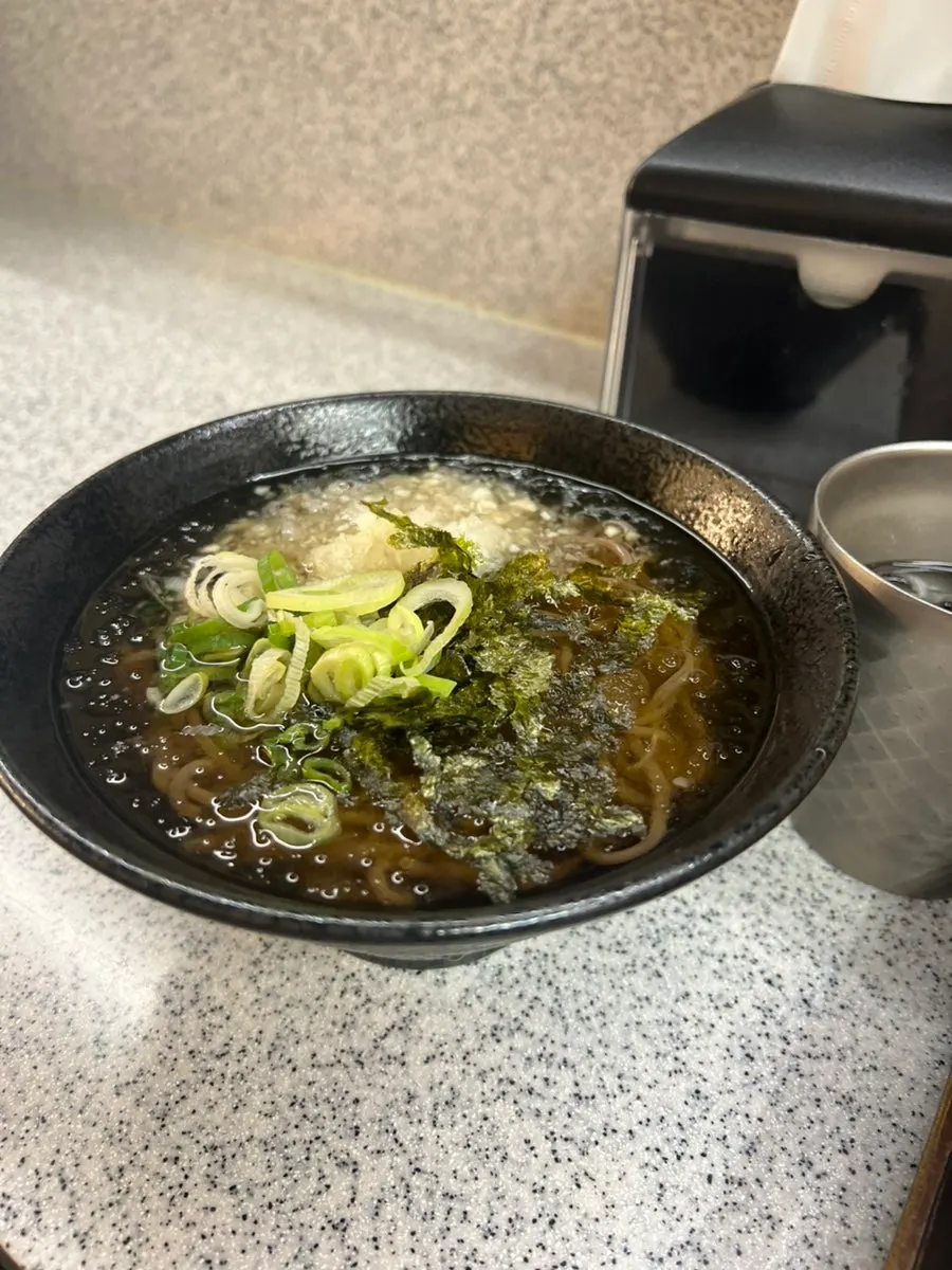 Cool soba broth included in the set