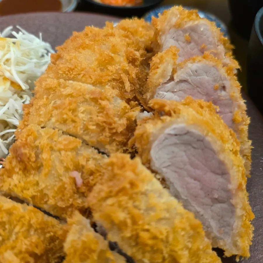 두툼한 안심 돈카츠 단면