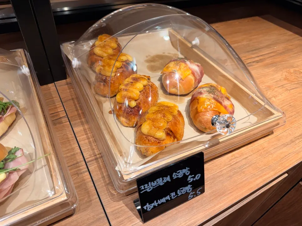 Salt-bread-based sandwiches
