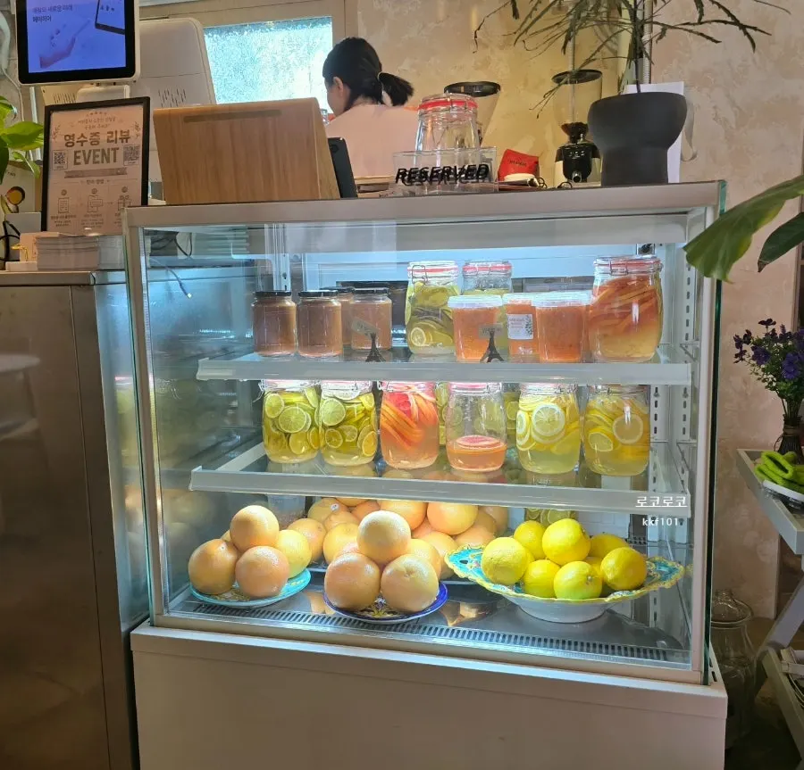 Inner seating and fruit syrups at the counter