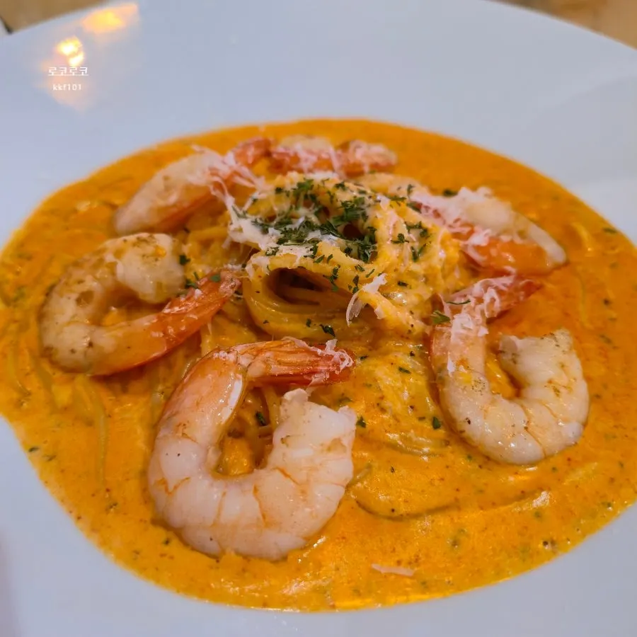 Shrimp toowoomba pasta with creamy sauce