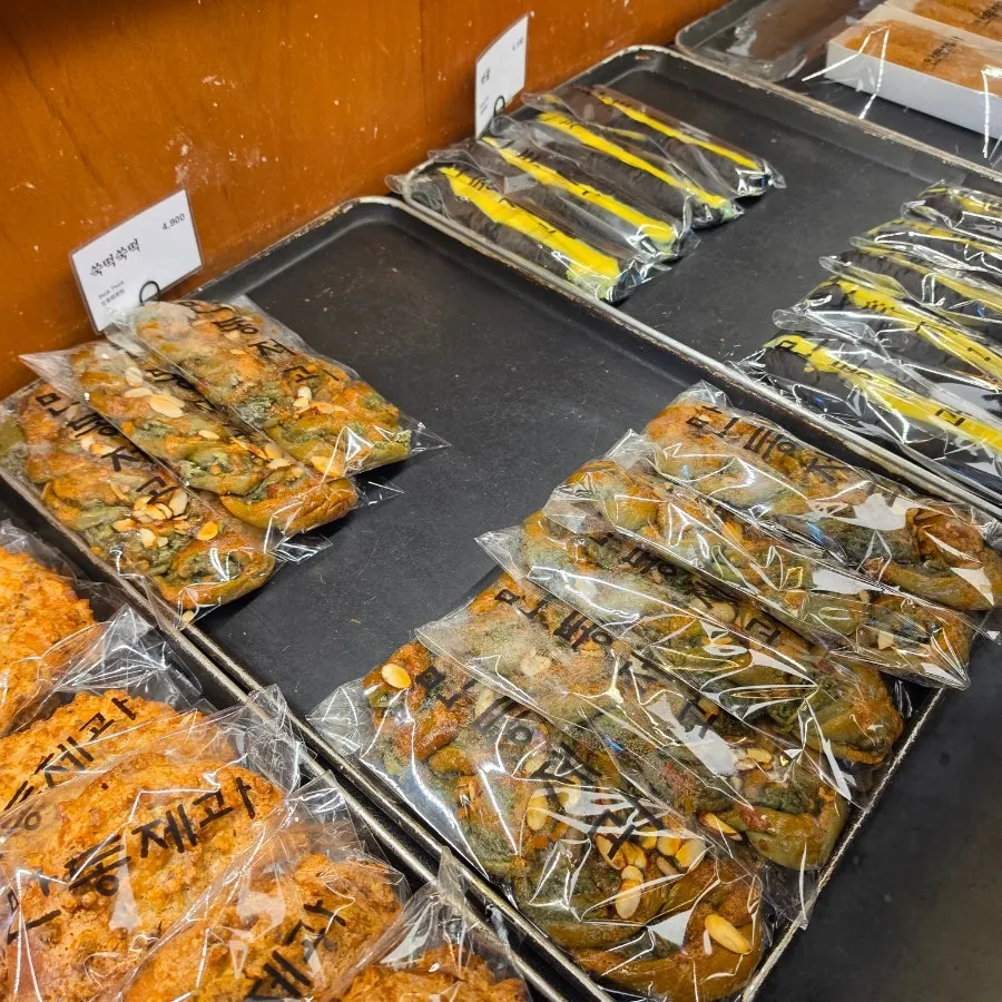 Mandong Jegwa bread display