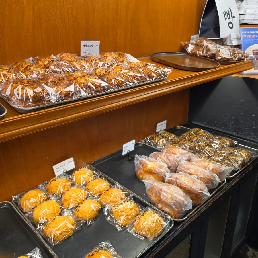 Mandong Jegwa bread display