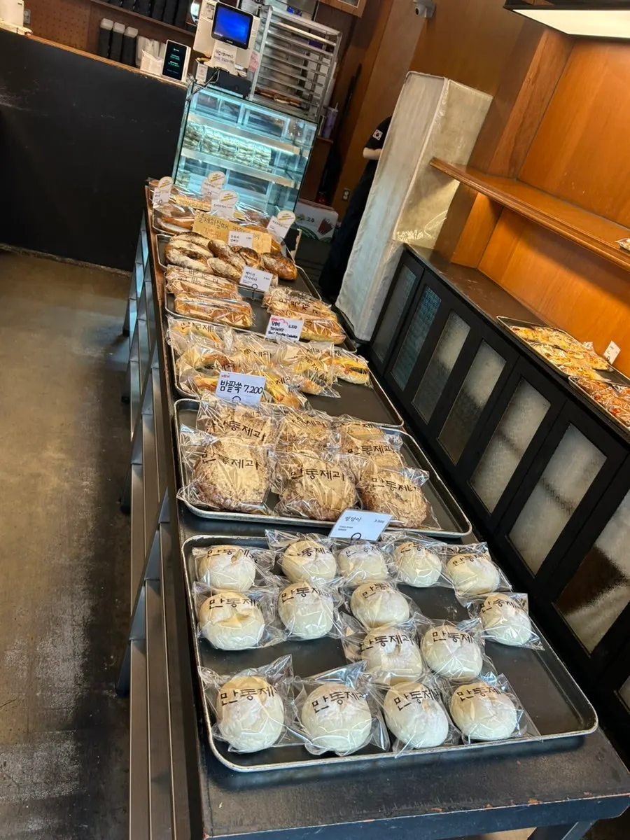 Bread packed up besides the garlic bread