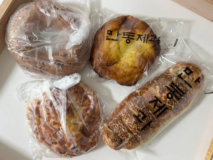 Four types of Mandong Jegwa bread brought home