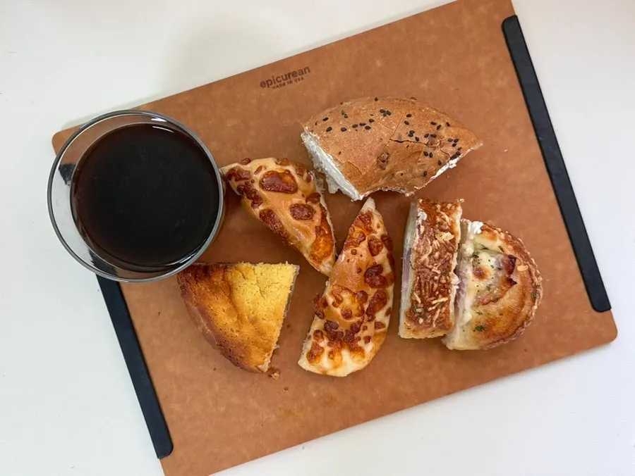Bread cut up at home with an Americano, from Mandong Jegwa