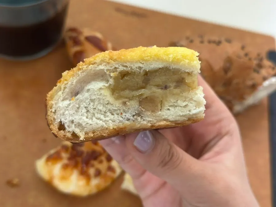 Cross-section of Mandong Jegwa's sweet potato bread full of filling