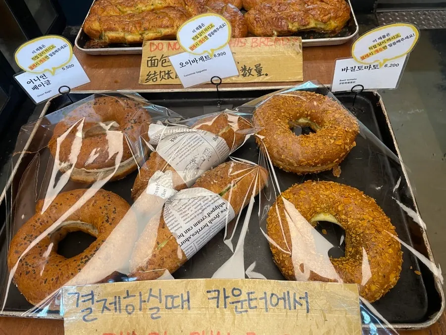 속재료가 푸짐한 포장 빵
