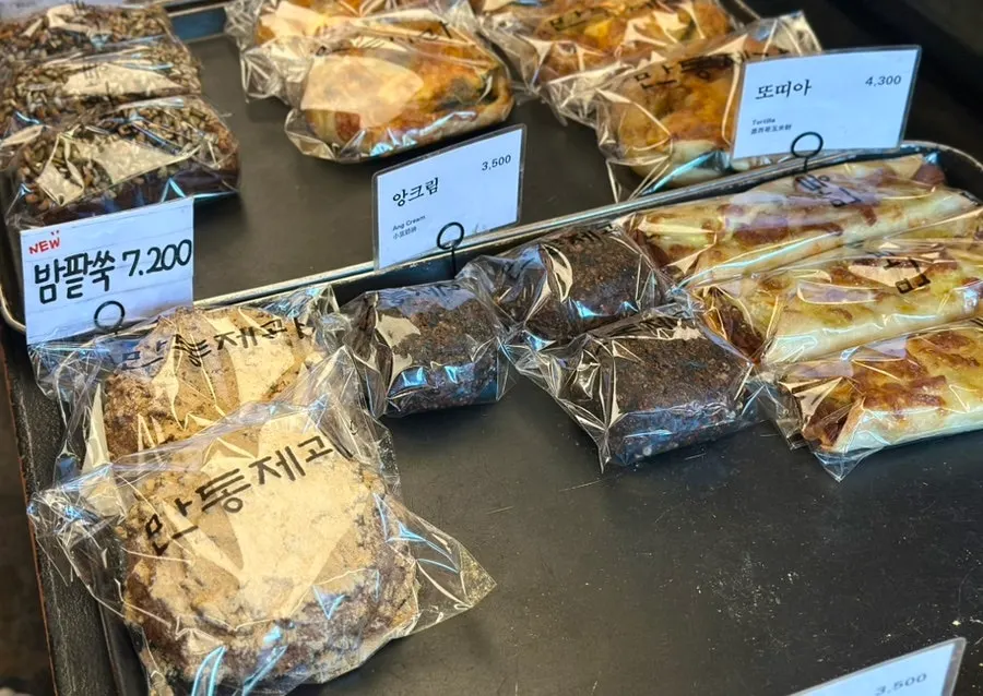 Cream bun and tortilla bread display