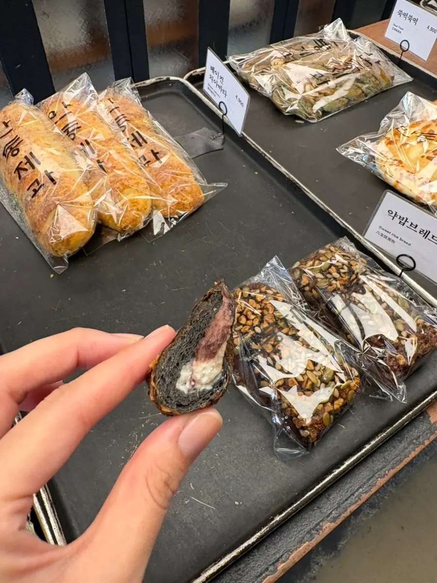 Bread sampling at Mandong Jegwa
