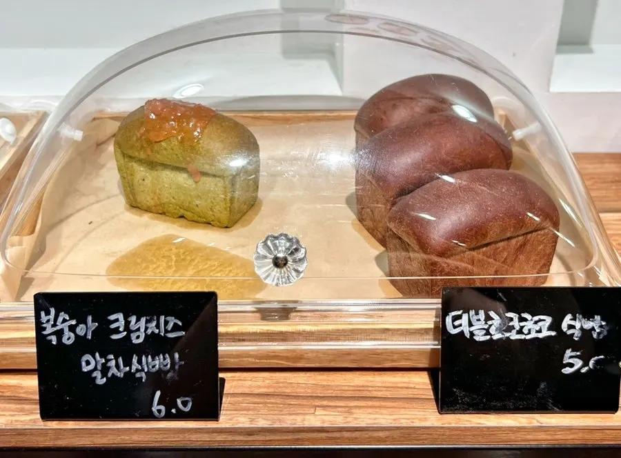 Noknokの生食パン陳列の様子