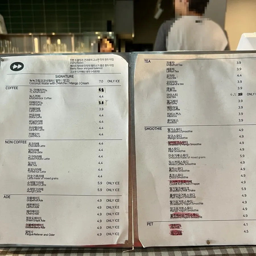 Two-story Yeonnam-dong bakery café