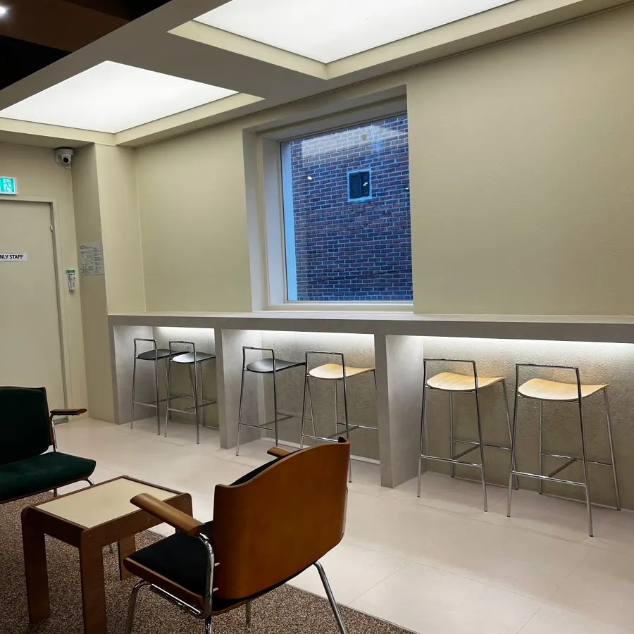 First-floor seats suited to friends and couples