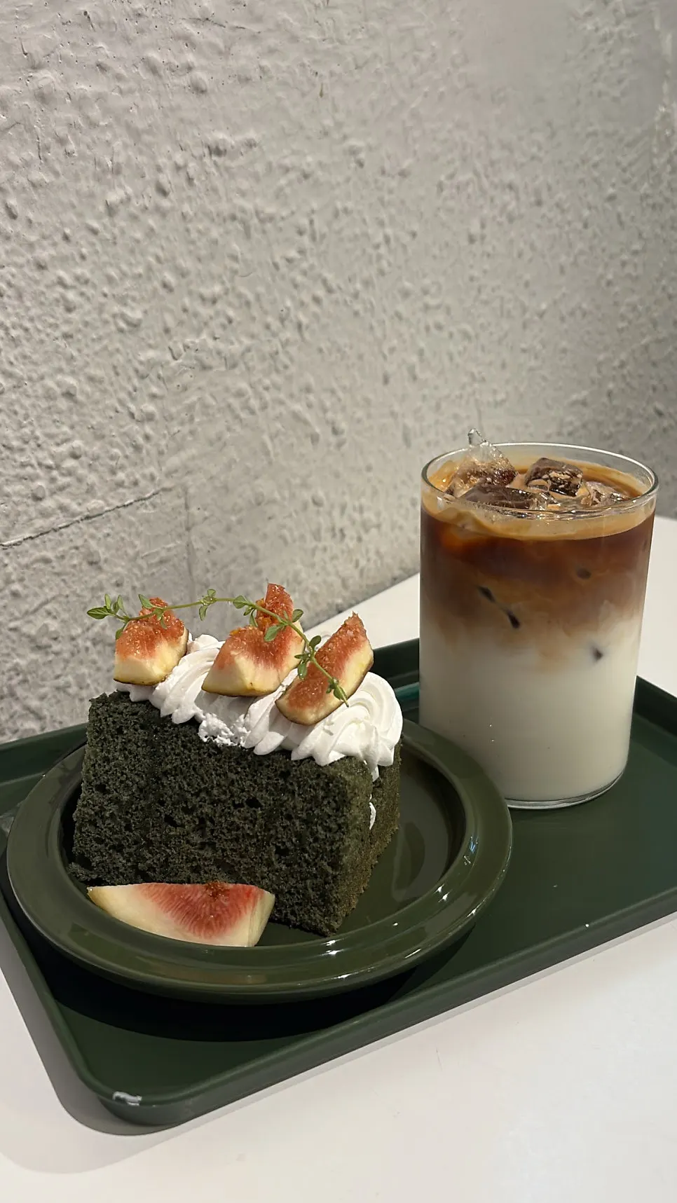 Cross-section of the mugwort chiffon sando topped with cream and figs