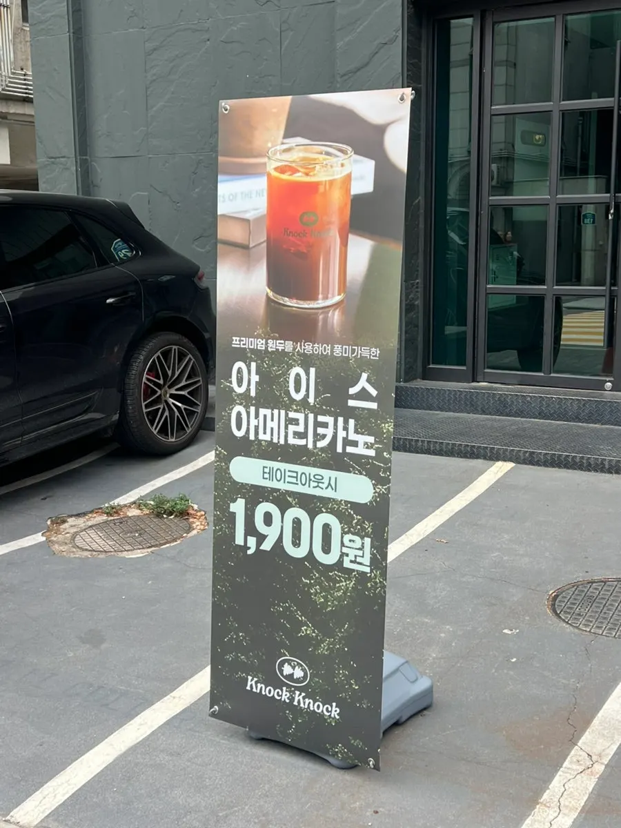 Noknok exterior in black and mint colors