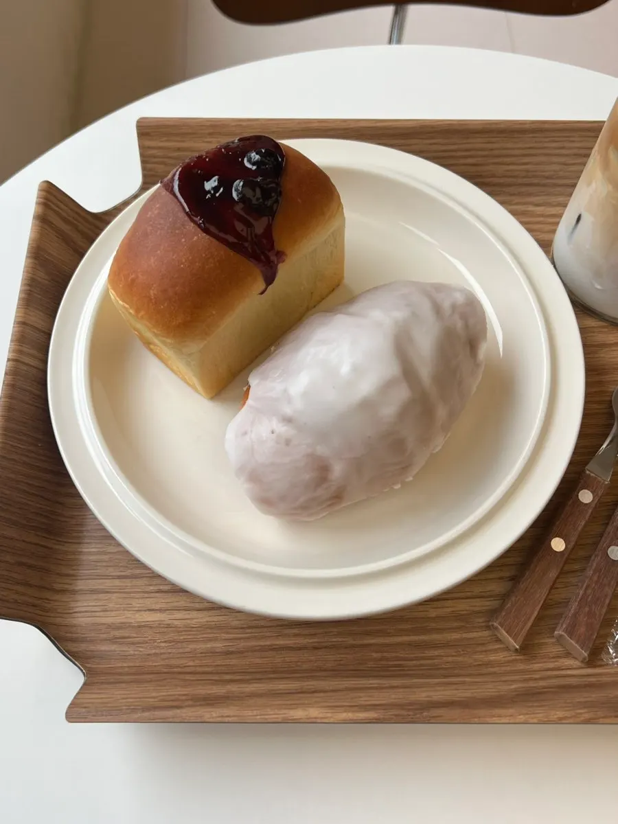 Café latte and dessert pairing