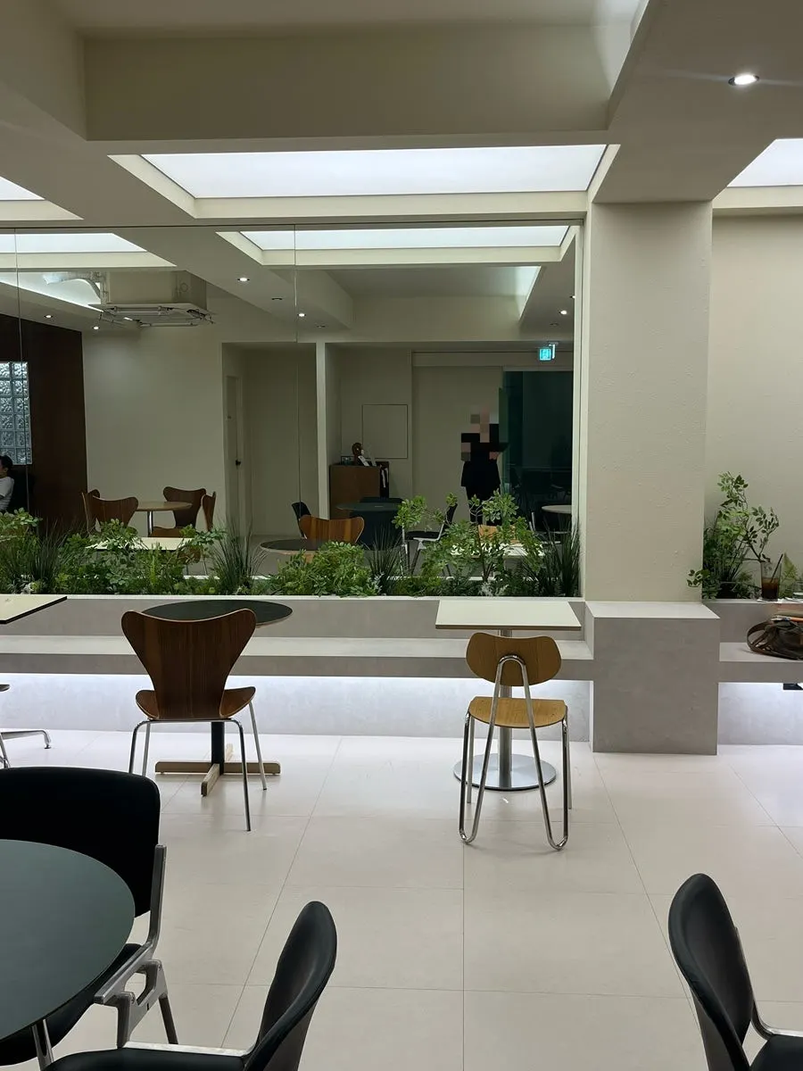 深綠咖啡廳甜點與烘焙區