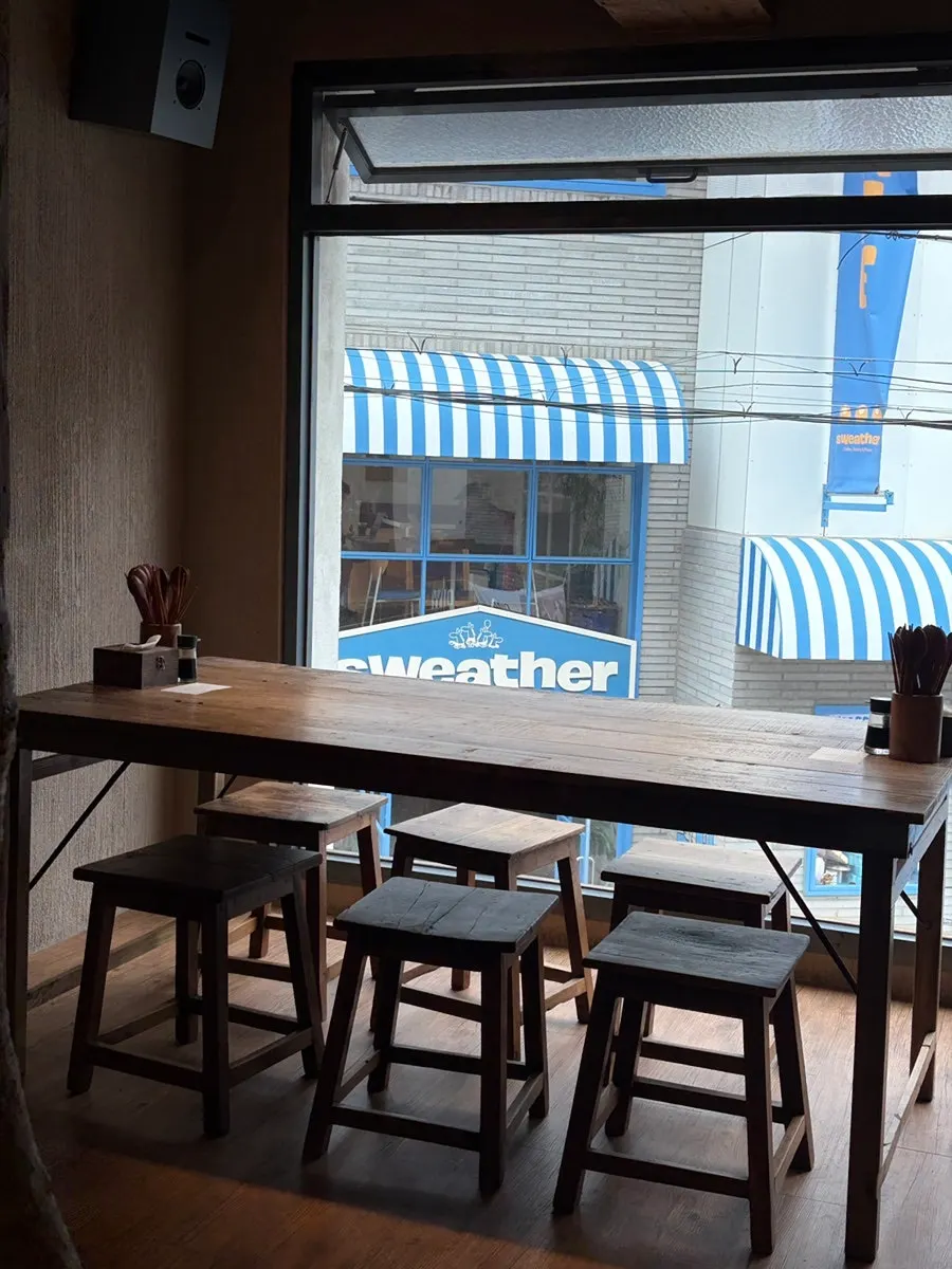 Interior of Ochaya Yeonnam