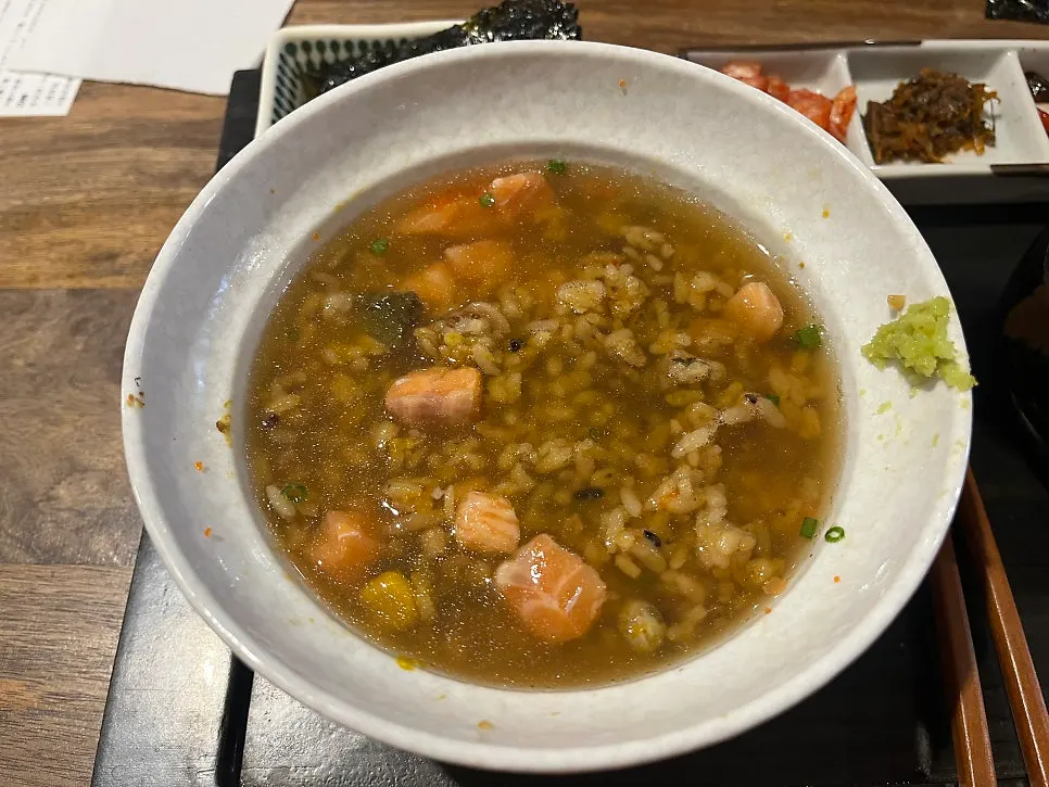 연어와 영양밥, 와사비 조합