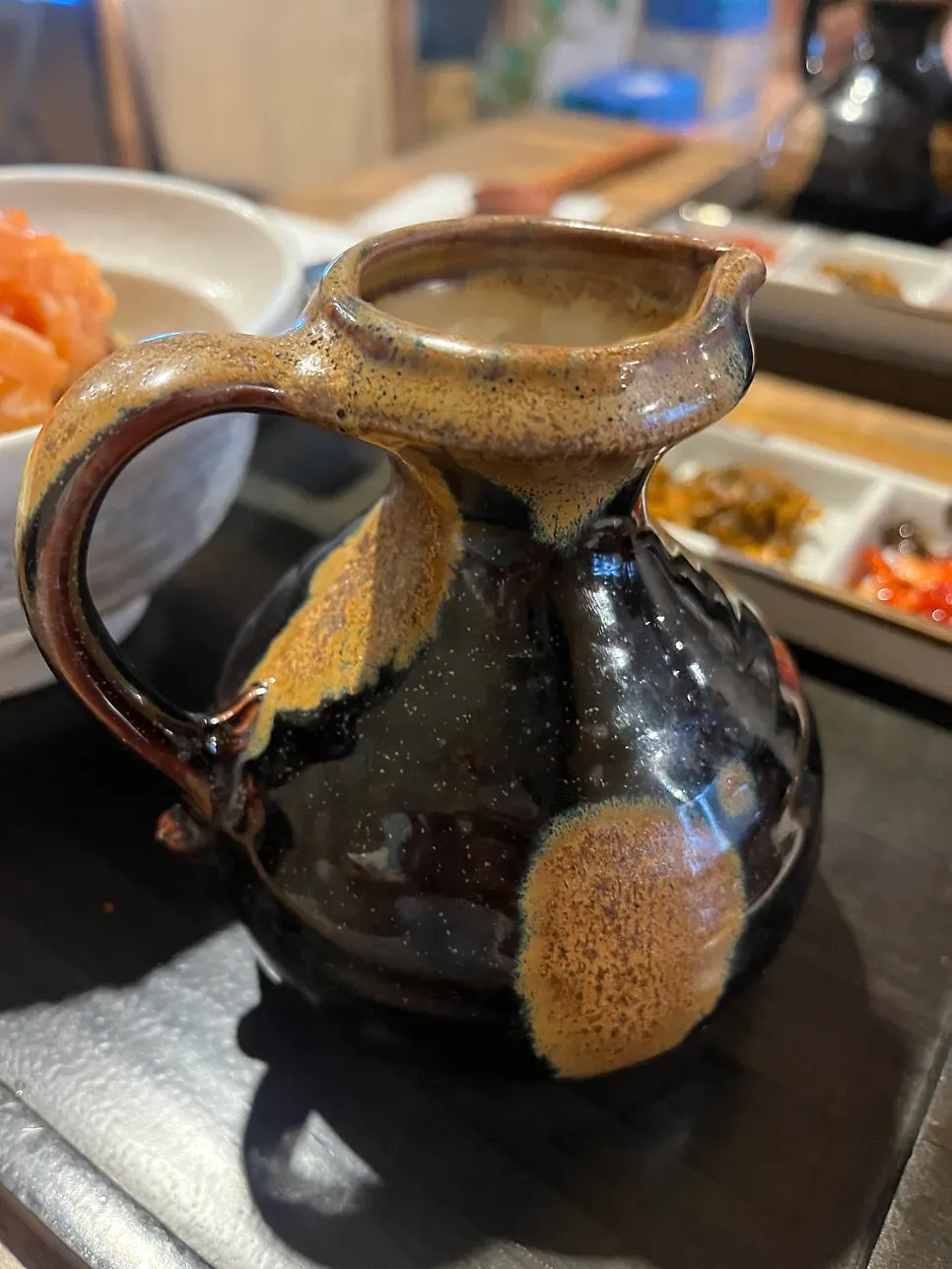 따뜻한 육수를 붓는 사케차즈케