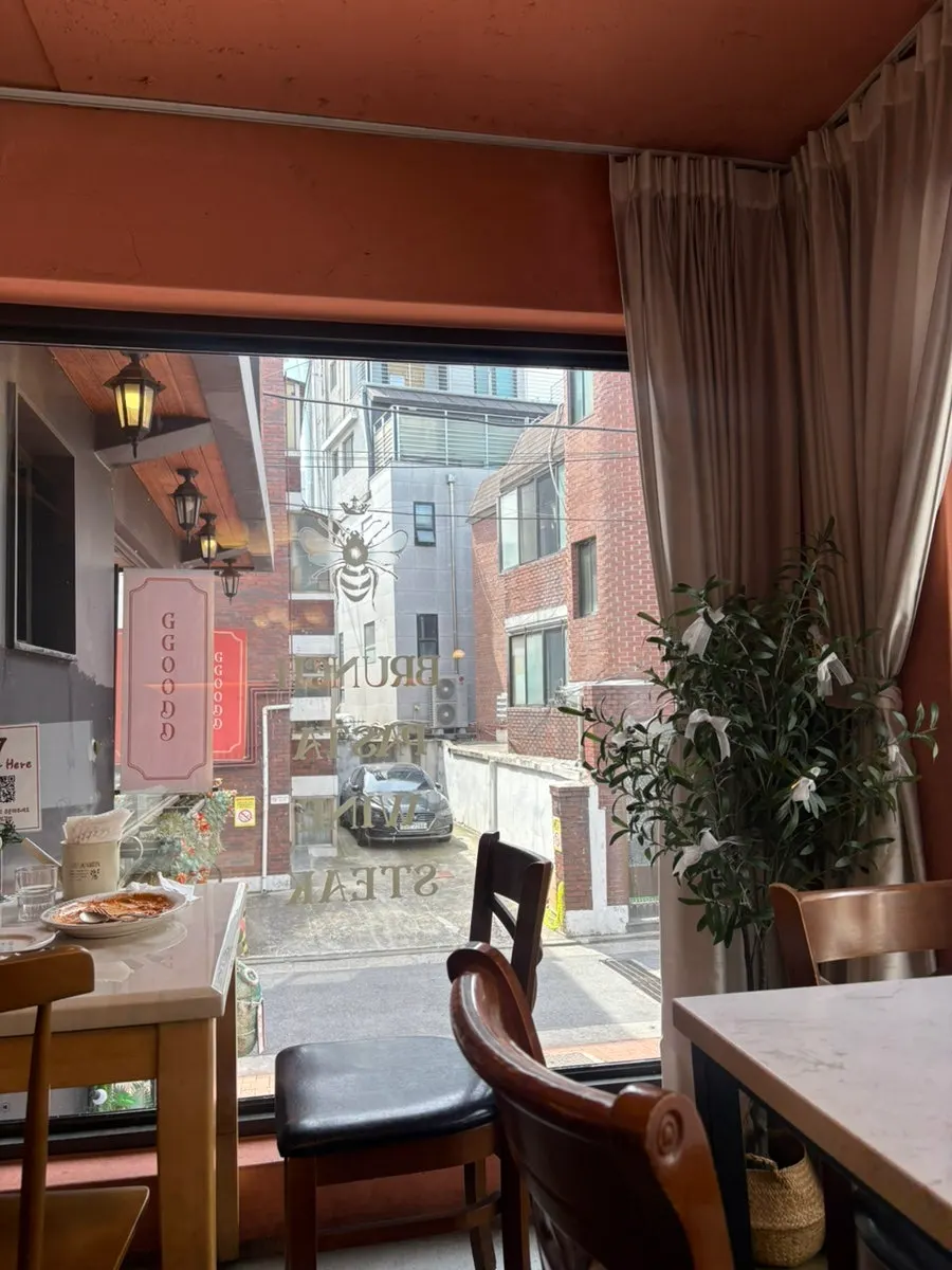 Restaurant space behind the waiting notice