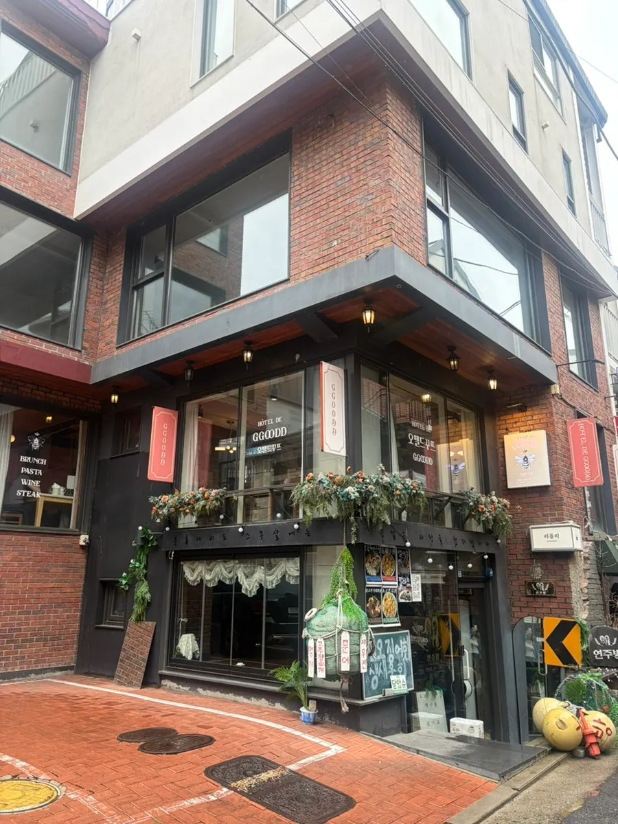 1.5th floor exterior of Hôtel de Couture in Yeonnam-dong