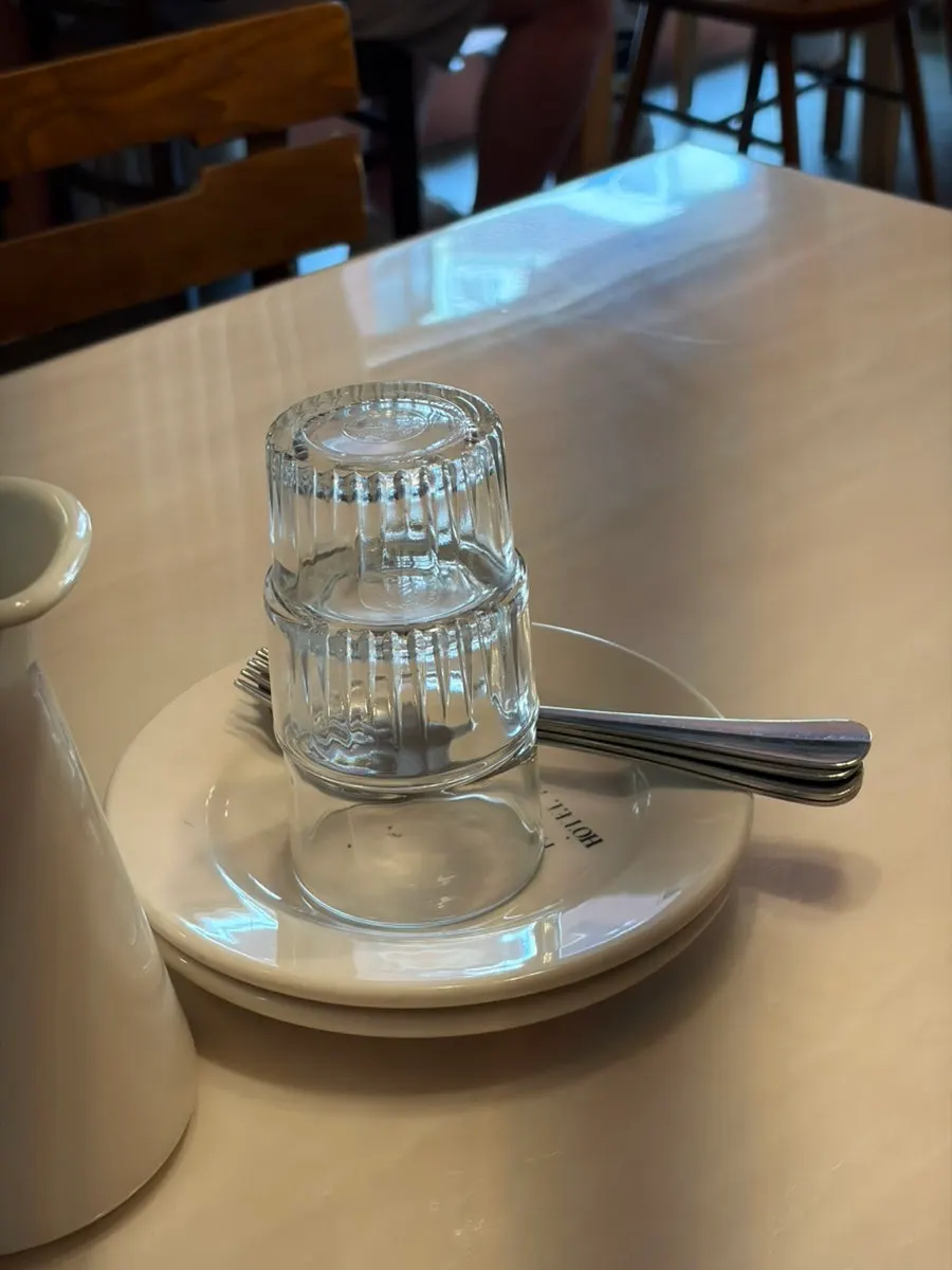 Table setting at Hôtel de Couture