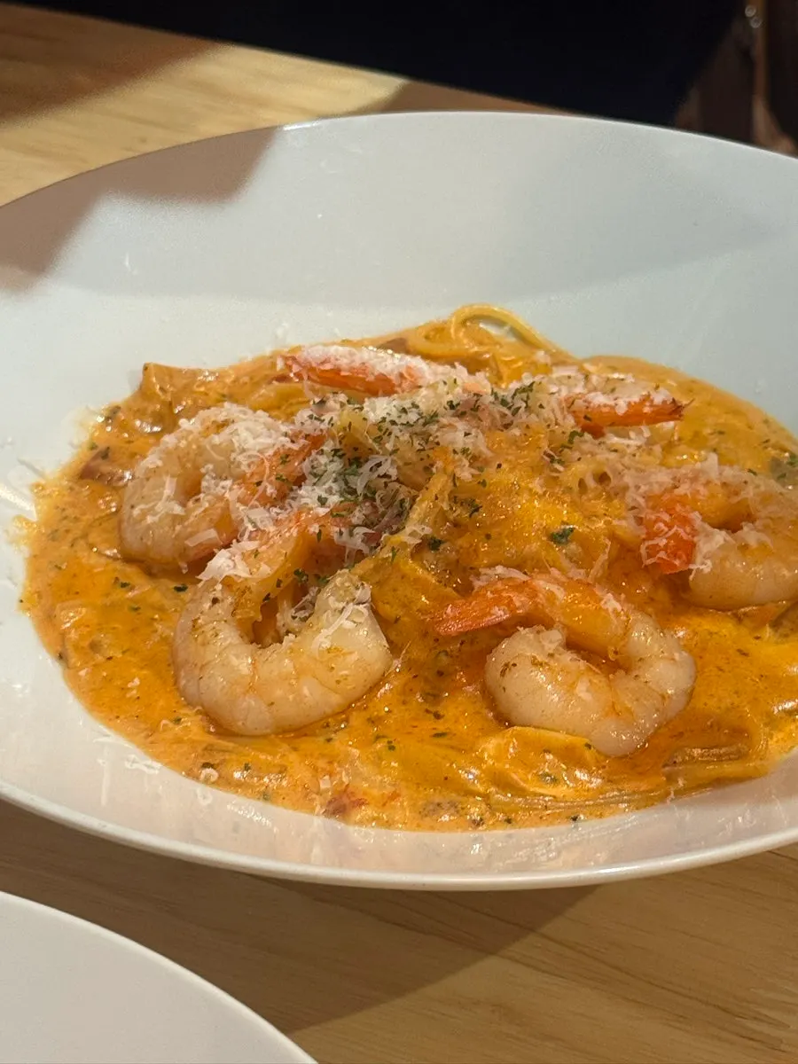 Rosé pasta with shrimp