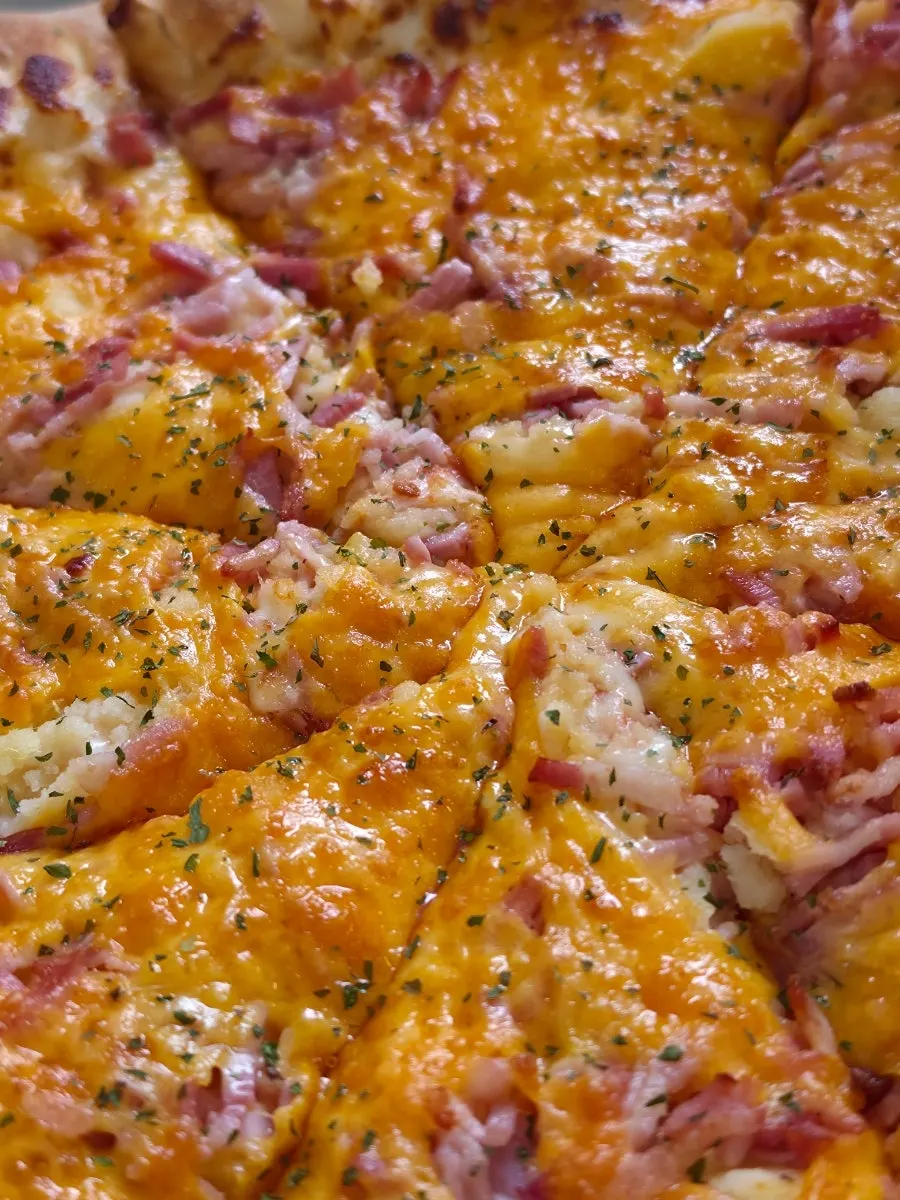 Smooth Potato cheese-crust pizza