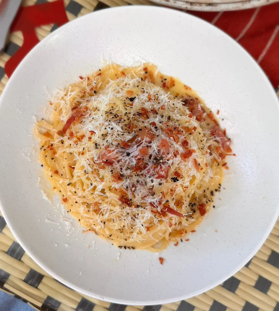 Carbonara noodles with thick sauce