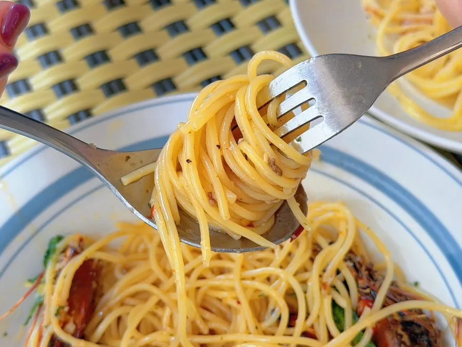 Aglio e olio with whole garlic cloves